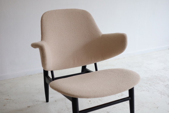 Vintage Shell Armchair Kofod-Larsen 1950s – Wood, Textile (photo 2 of 7)