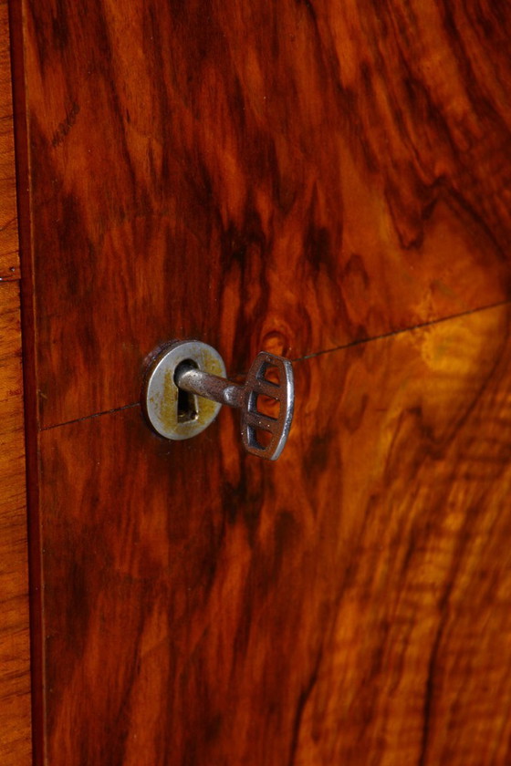 Gerestaureerd art-deco dressoir, walnoothout, glas, herleefde Poolse afwerking, Tsjechisch, jaren 1920 (photo 11 of 14)