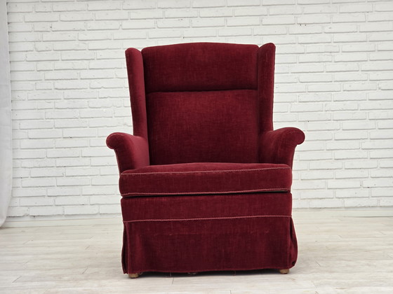 Image 1 of Chaise danoise à dossier haut des années 1970, velours rouge cerise, pieds en frêne