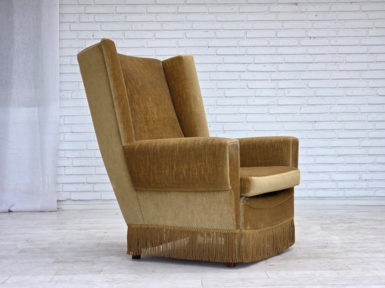 Image 1 of Deense fauteuil met hoge rugleuning uit de jaren 70, bekleed met honinggeel meubelvelours.
