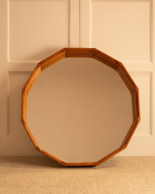 Mirror with cut sides
