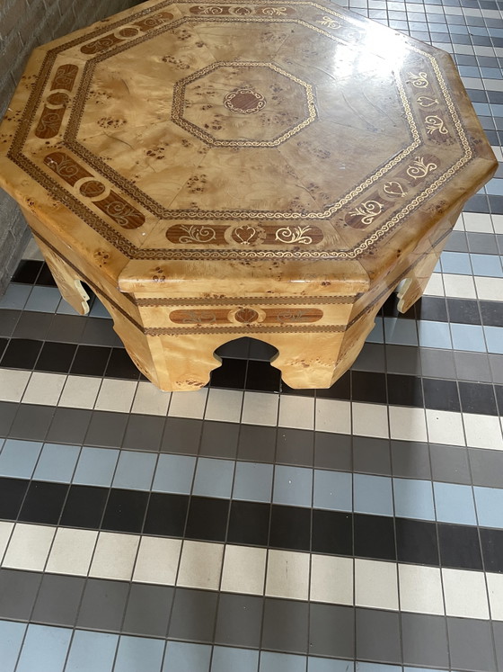 Image 1 of Einzigartiger, achteckiger Couchtisch im marokkanischen Stil, der auf Bestellung gefertigt wird – daher der Preis.