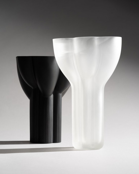 Image 1 of Vaso scultoreo Rosenthal Duo Tapio Wirkkala in vetro satinato e rara porcellana nera