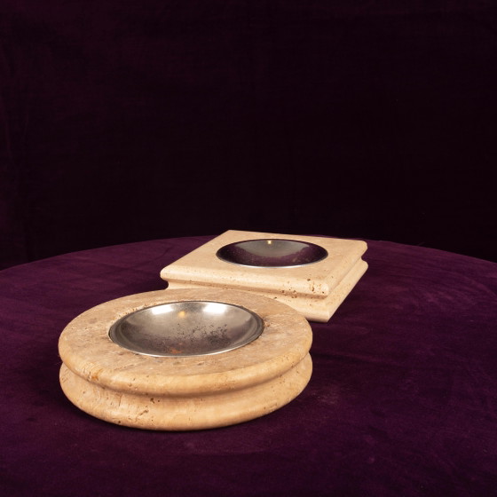 Pair of Italian Travertine Ashtrays / Vide-Poches, round and square 1970 – Table accessories, Metal (photo 3 of 20)