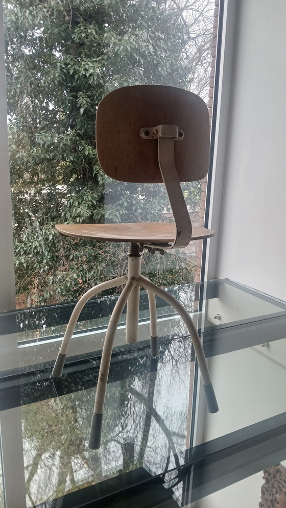 Image 1 of Sedia girevole vintage, sedia da officina. Schienale e base regolabili.