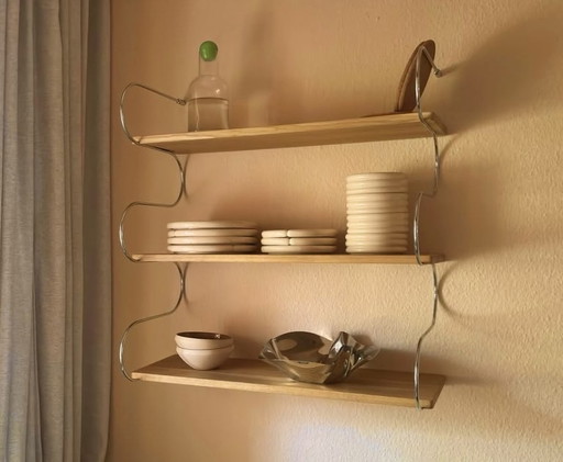 Massivholz-Regal im skandinavischen Design „Onda“ // Schneid Studio Chrom-Eiche