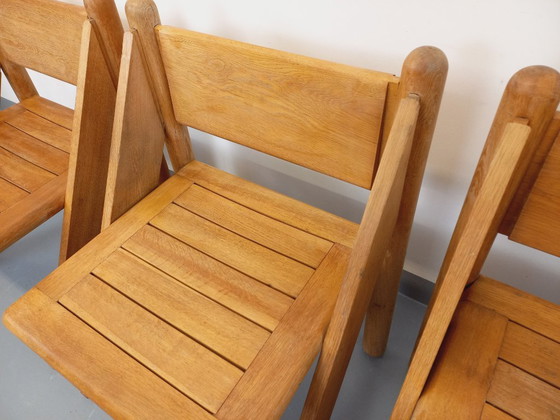 Image 1 of Set van 4 vintage brutalistische stoelen van massief eikenhout uit de jaren 60 en 70.