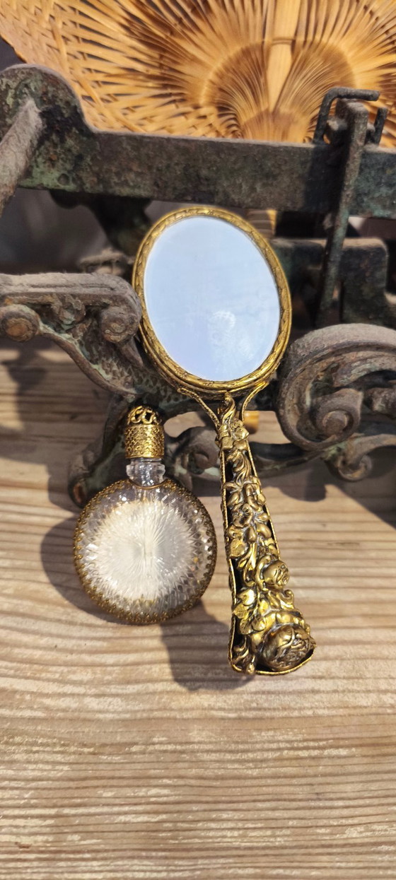 Image 1 of Vintage handspiegel en parfumflesje set.