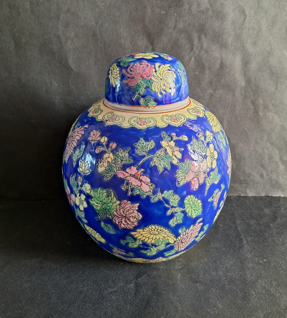 Image 1 of Grande vaso da zenzero cinese decorato in policromia con coperchio. Vintage.