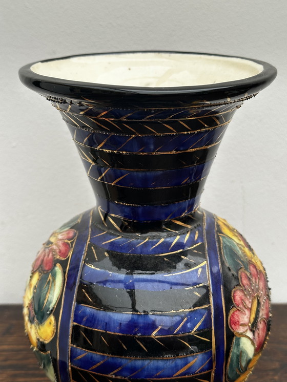 Image 1 of Kleine vaas boule signé Vallauris decor fleuri et ciselé rehaussé of H 22 cm