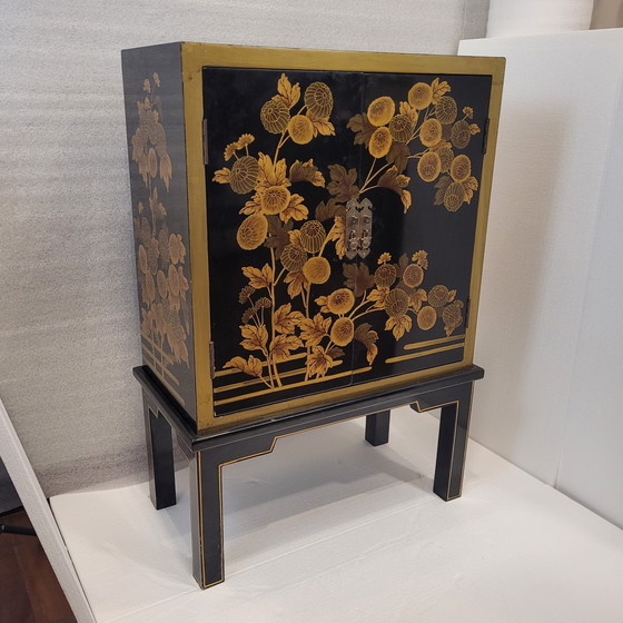 Image 1 of Cabinet “Crisantemos”, Laca Urushi-E, Periodo Showa, S. Xx - Japón