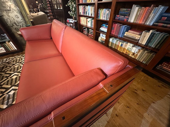 Exclusieve Schuitema Decoforma "Baldwin" 2,5-Zitsbank – Koraal/Bordeauxrood Leder – In Nieuwstaat! (photo 3 of 11)