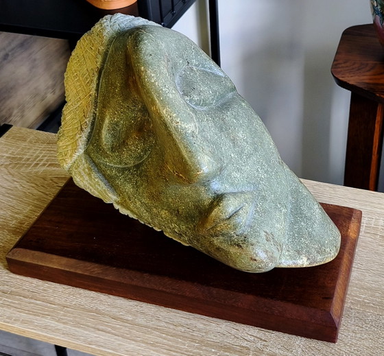 Chef-d'œuvre de Qualité Musée: La Sculpture de Serpentin Shona "De Griek" Unique (11,5 kg) – Stone, Wood (photo 2 of 15)