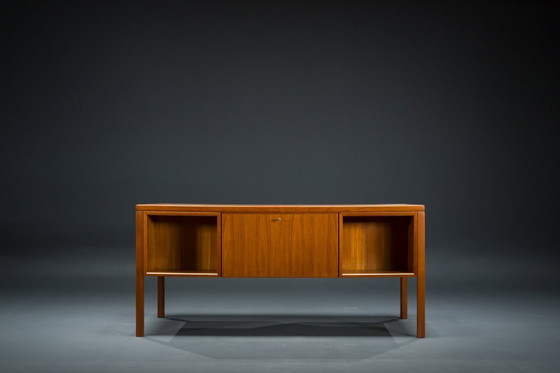 Image 1 of Vintage 77 Executive bureau door Gunni Omann voor Omann Jun, jaren 1960