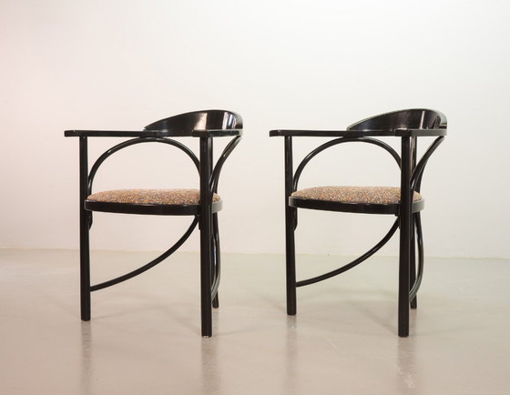 Juego de 4 sillas de comedor triangulares Thonet de diseño de mediados de siglo (modelo 87) lacadas en negro (photo 5 of 24)