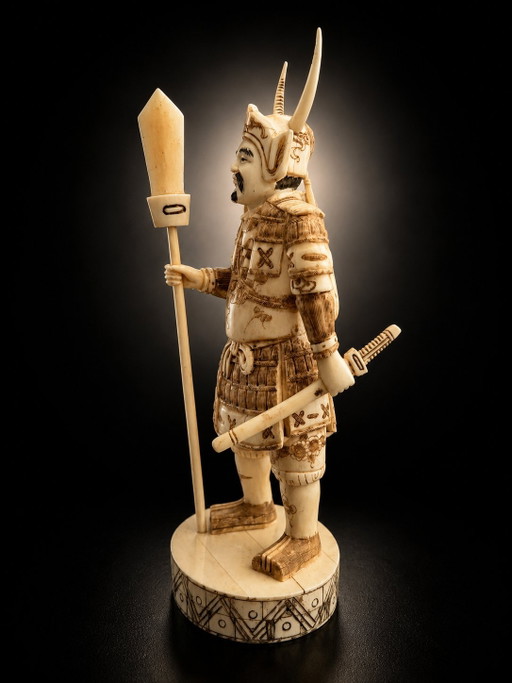Carved Bone Samurai Figure With Spear – 20th Century – beeldhouwkunst, Other (photo 2 of 5)