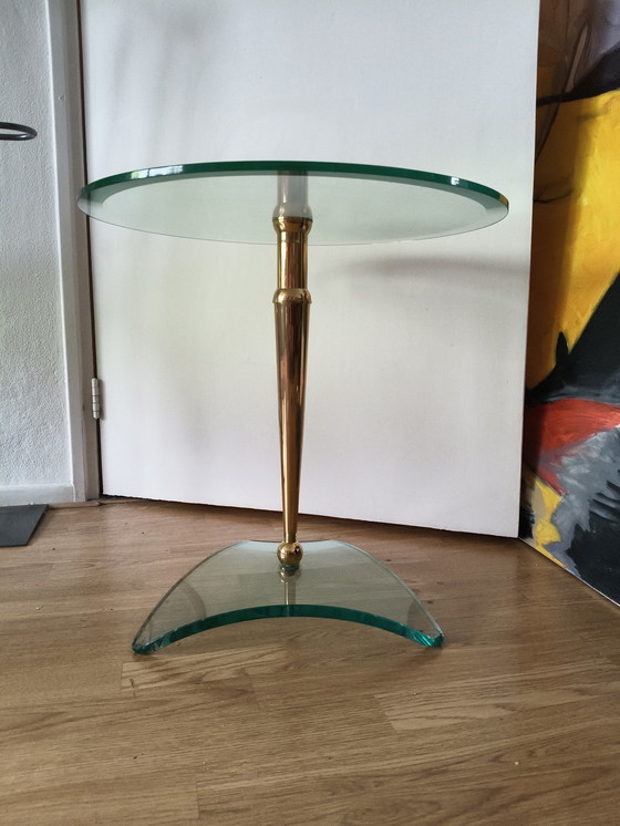 Image 1 of Table d'appoint design Hollywood Regency en laiton et verre