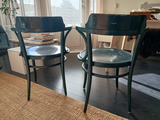 Zwei Thonet Stühle., Esszimmerstühle, Holz, Grün (Foto 5 von 17)