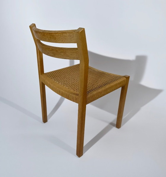 J.H. Møller Model 401 eikenhouten eetkamerstoelen met origineel Deens papieren koord — Denemarken, jaren 70 (photo 4 of 10)