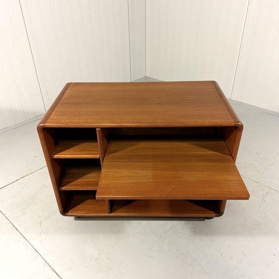Image 1 of Mueble de TV con audio de teca Dyrlund sobre ruedas, años 60