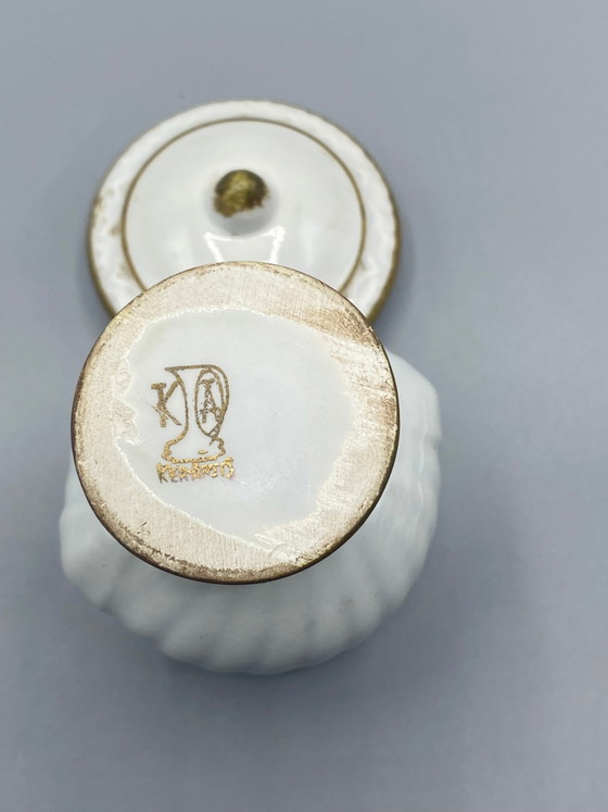 Petit pot Kerafina à couvercle – Porcelaine bavaroise, fleurs et dorure – Objets déco, Gold, Rococo (photo 4 of 7)