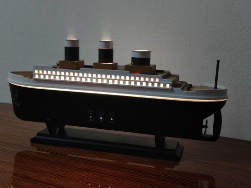 Luftbefeuchter/Lufterfrischer in Form des Schiffs Titanic, 30 cm