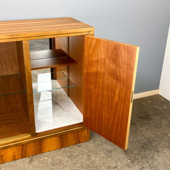 Image 1 of Vintage vitrinekast met barvak, walnoot, jaren 60, Midcentury