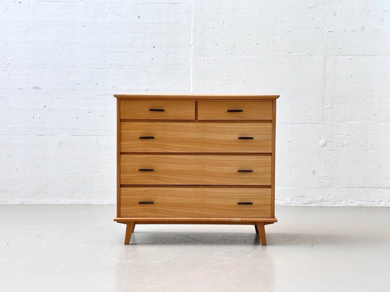 Image 1 of Commode van essenhout uit het midden van de vorige eeuw, jaren 60.