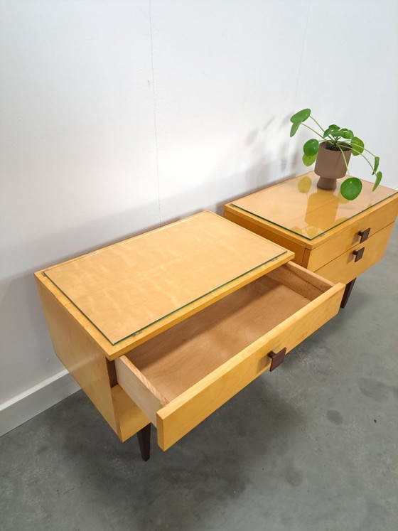 Image 1 of Set nachtkastjes met lade en vierkante grepen