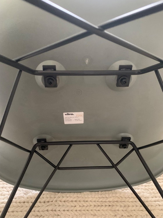 Image 1 of Poltrona Eames in fibra di vetro RAR - base nera