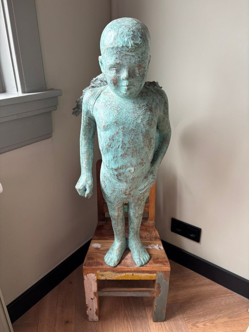 Babette Degraeve : Petit garçon à l'intérieur (statue en bronze)