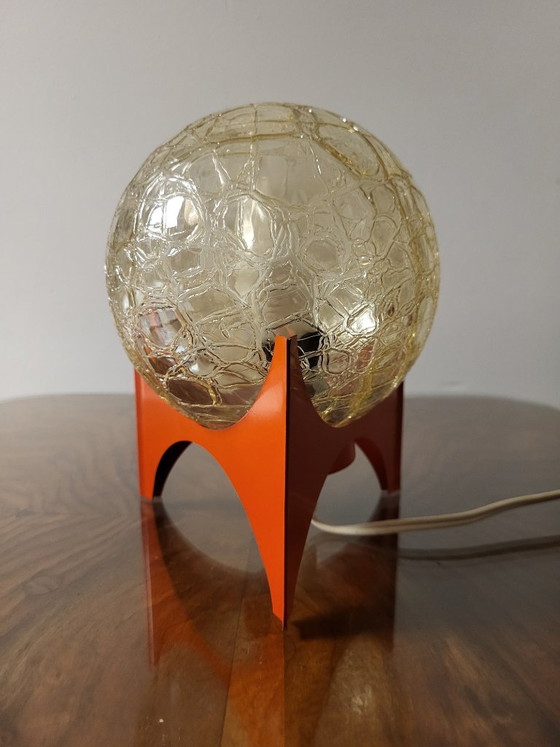 Lampada da tavolo con base arancione e paralume a globo in vetro, Lampade da tavolo, Metallo (foto 5 di 8)
