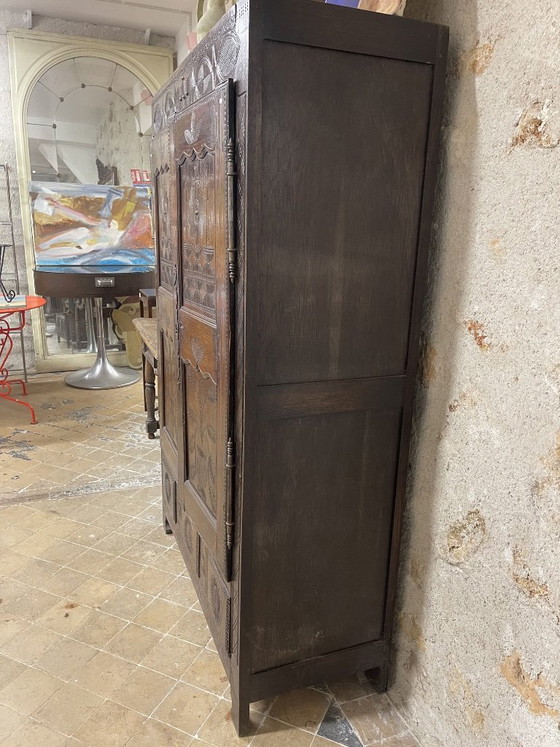 Image 1 of Armadio antico in legno intagliato