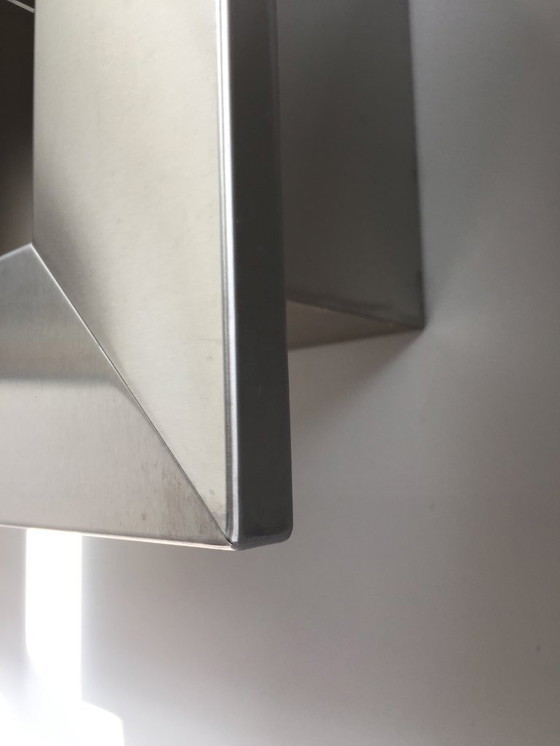 Image 1 of Einzigartiger Edelstahl-Wandschrank „Würfel“