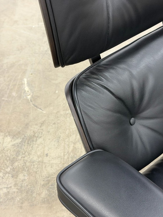 Image 1 of Fauteuil lounge Vitra Eames | Repose-pieds | Noir intégral |