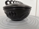 Caja con tapa de loza vidriada negra estilo Escuela de Ámsterdam (Willem Stuurman 1931-'34)