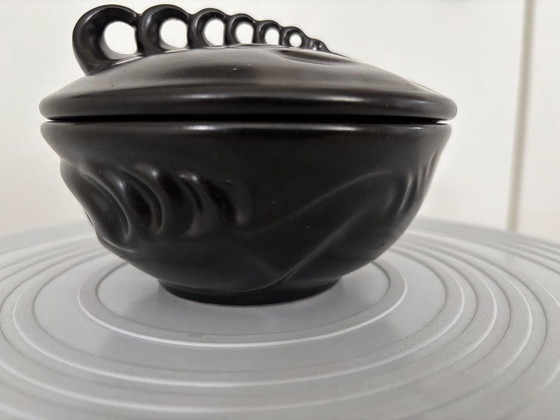 Image 1 of Black glazed earthenware lidded box in Amsterdam School style (Willem Stuurman 1931-'34)