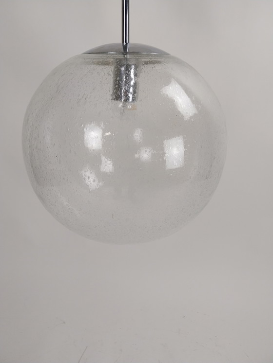 Image 1 of 1 ensemble de 2 lampes suspendues à boule en verre par Peill et Putzler 1970