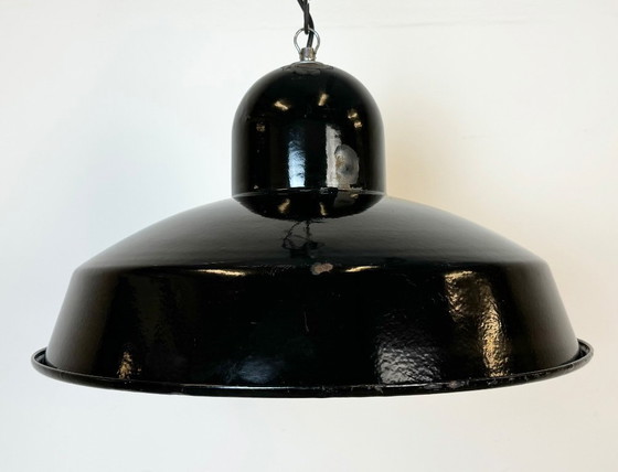 Image 1 of Industriële zwarte emaille fabriekshanglamp, jaren 60