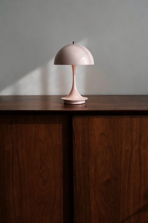 Louis Poulsen Panthella / AJ Tischleuchte | Arne Jacobsen, Klassische skandinavische Schreibtischleuchte