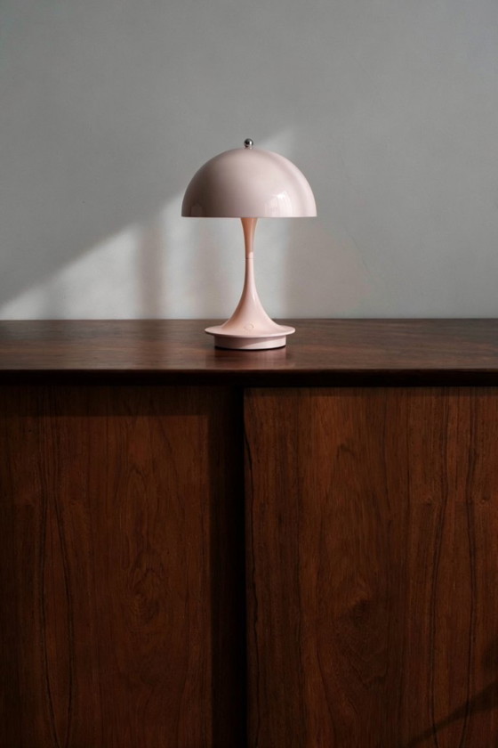 Image 1 of Louis Poulsen Panthella / AJ Tischleuchte | Arne Jacobsen, Klassische skandinavische Schreibtischleuchte