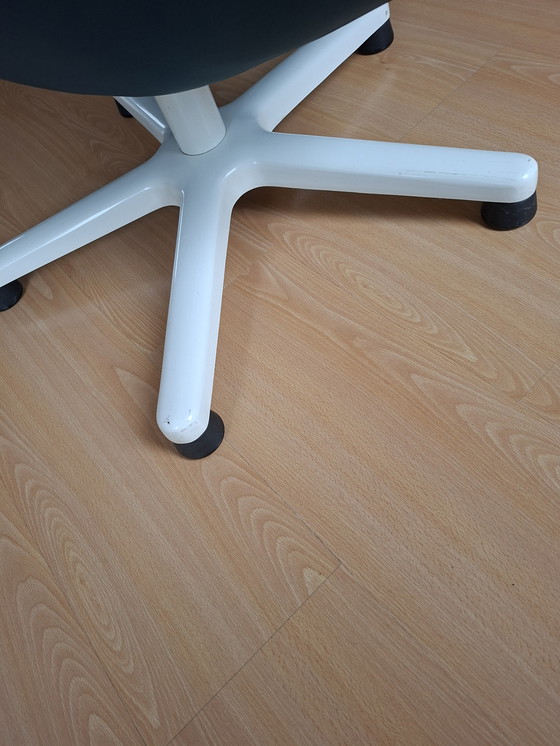 Image 1 of Artifort F140