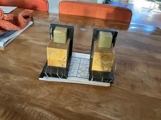 Marmeren boekensteunen