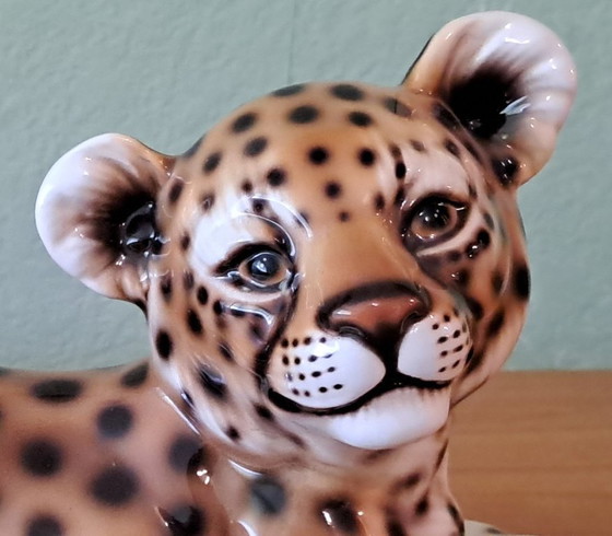Image 1 of Cachorro de leopardo de porcelana hecho en Italia