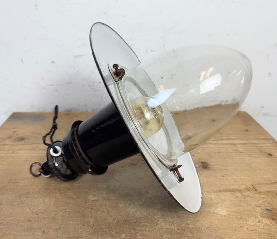 Image 1 of Industriële Duitse zwarte emaille hanglamp met glazen kap, jaren 30