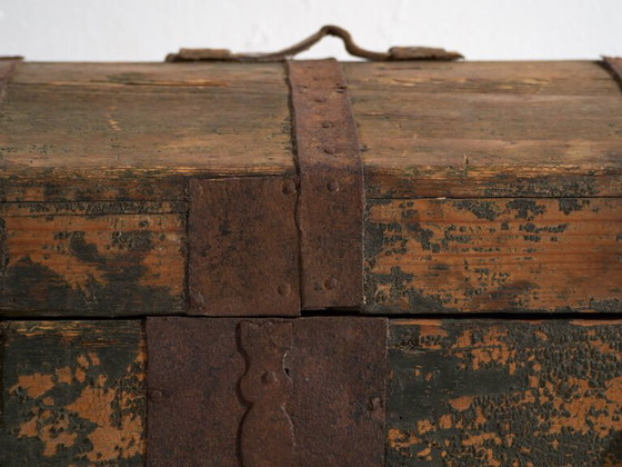 Antique painted travel trunk in pine – Central Europe, circa 1850 – Storage cabinet, Rustic (photo 31 of 40)