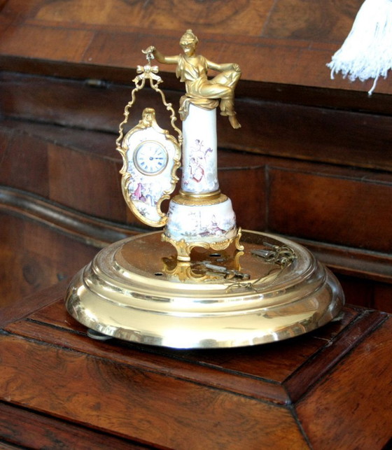 Image 1 of Orologio da tavolo antico del XIX secolo in bronzo dorato e smalto, Austria