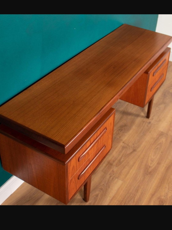 Scrivania vintage G Plan, realizzata nel Regno Unito, stile metà secolo, anni '60/'70. – Scrivanie, Wood (photo 3 of 5)