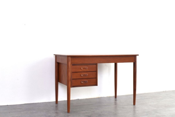 Escritorio danés de teca de estilo moderno de mediados de siglo, década de 1960. – Wood (photo 9 of 16)