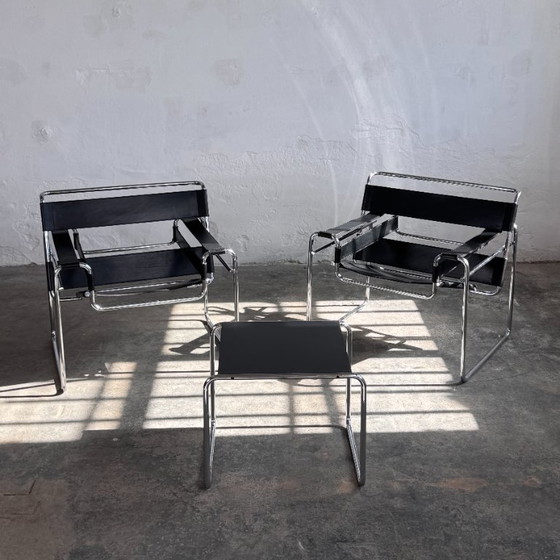 Image 1 of Set van 2 Marcel Breuer "Wassily" stoelen met bijpassende salontafel voor Knoll, 1990